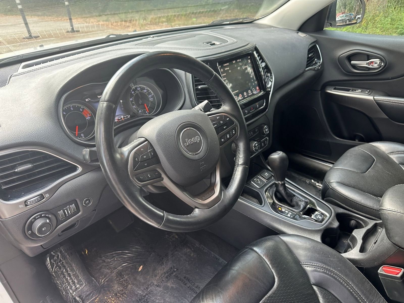 Thumbnail: 2019 Jeep Cherokee - 32