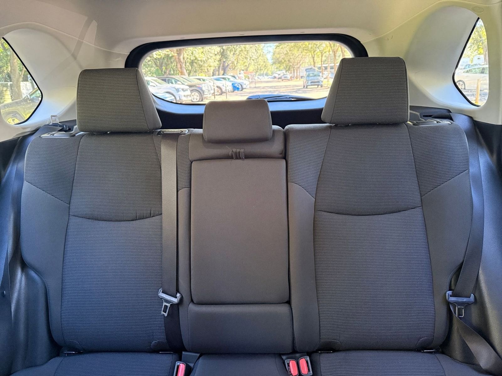 Thumbnail: 2025 Toyota RAV4 - 32