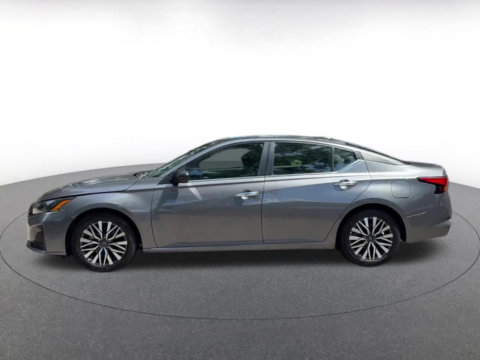 Thumbnail: 2025 Nissan Altima - 9