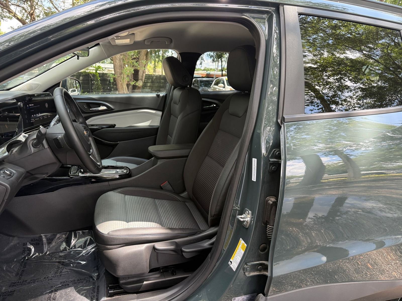 Thumbnail: 2025 Chevrolet Trax - 32