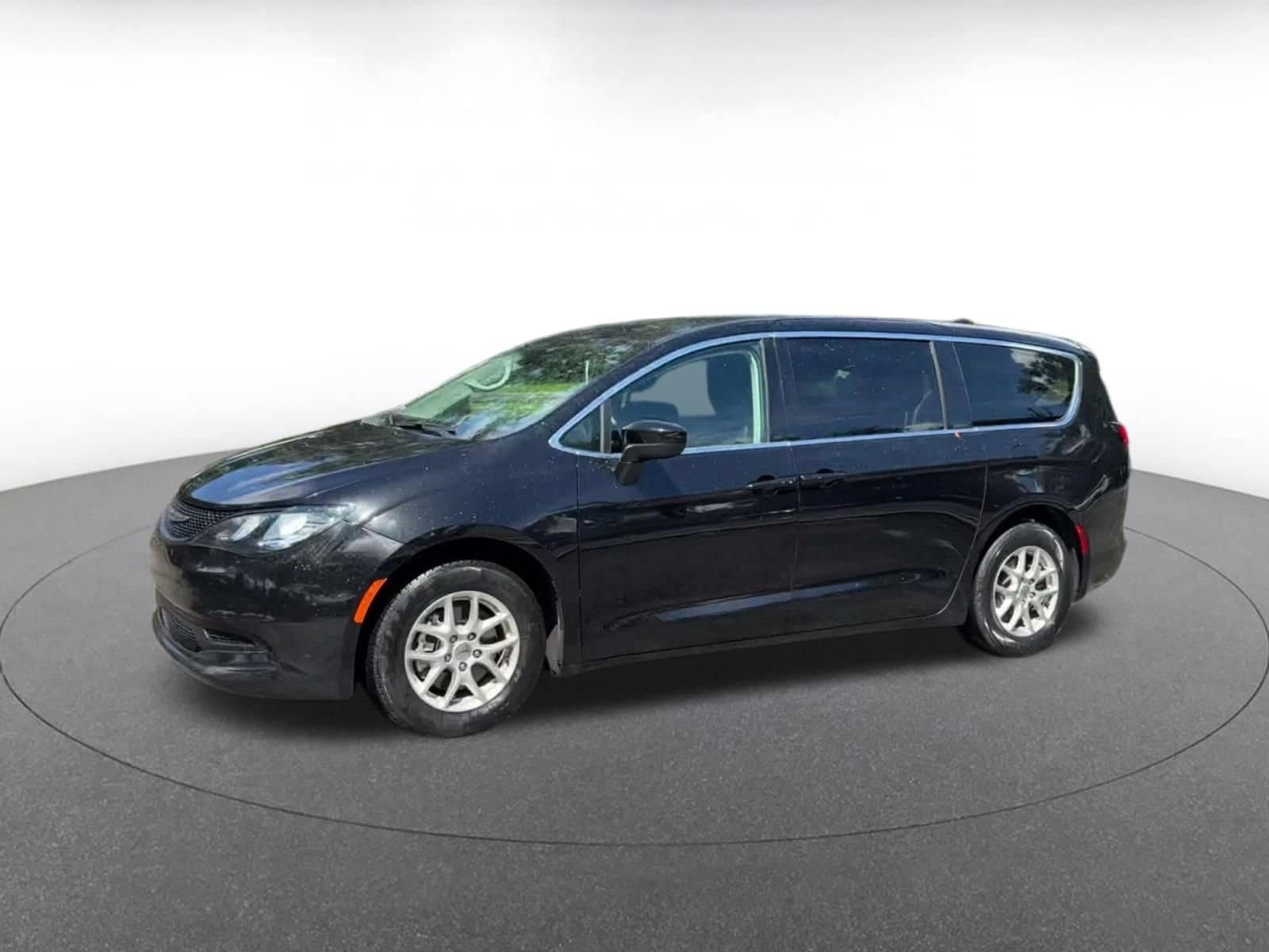 Thumbnail: 2024 Chrysler Voyager - 7