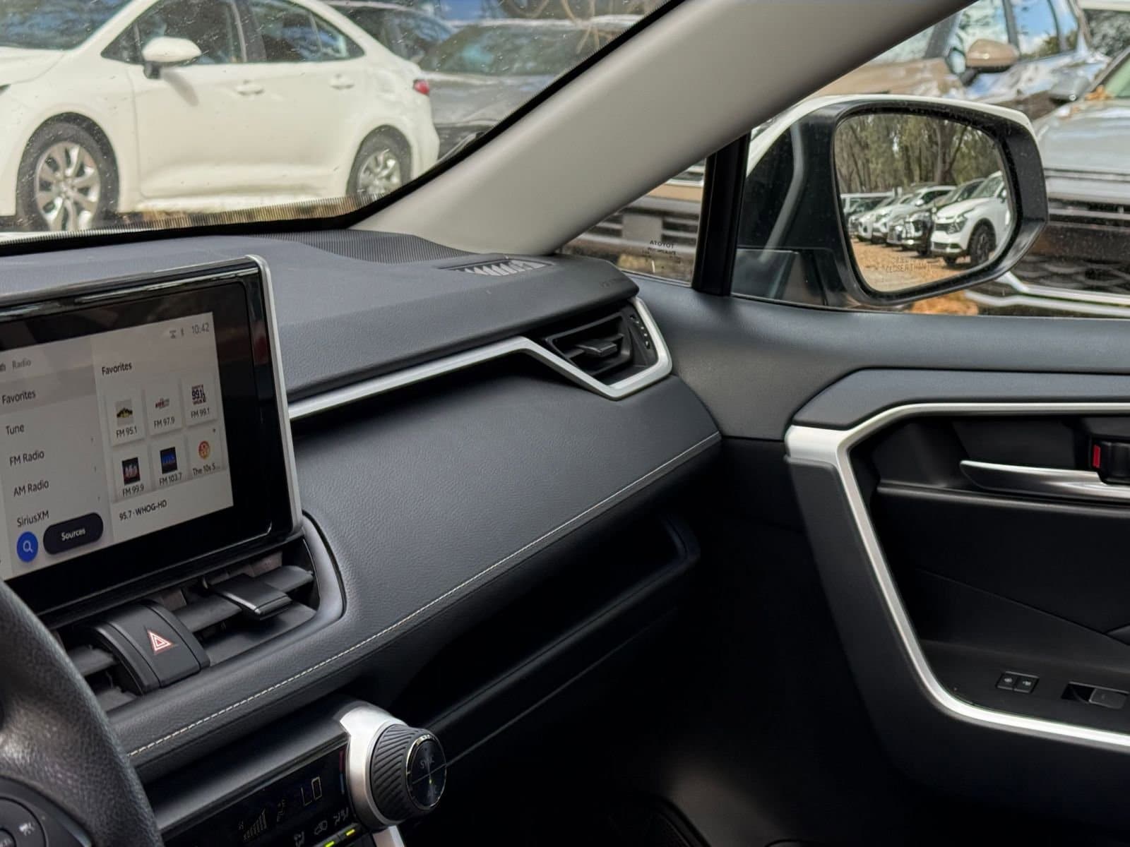 Thumbnail: 2025 Toyota RAV4 - 32