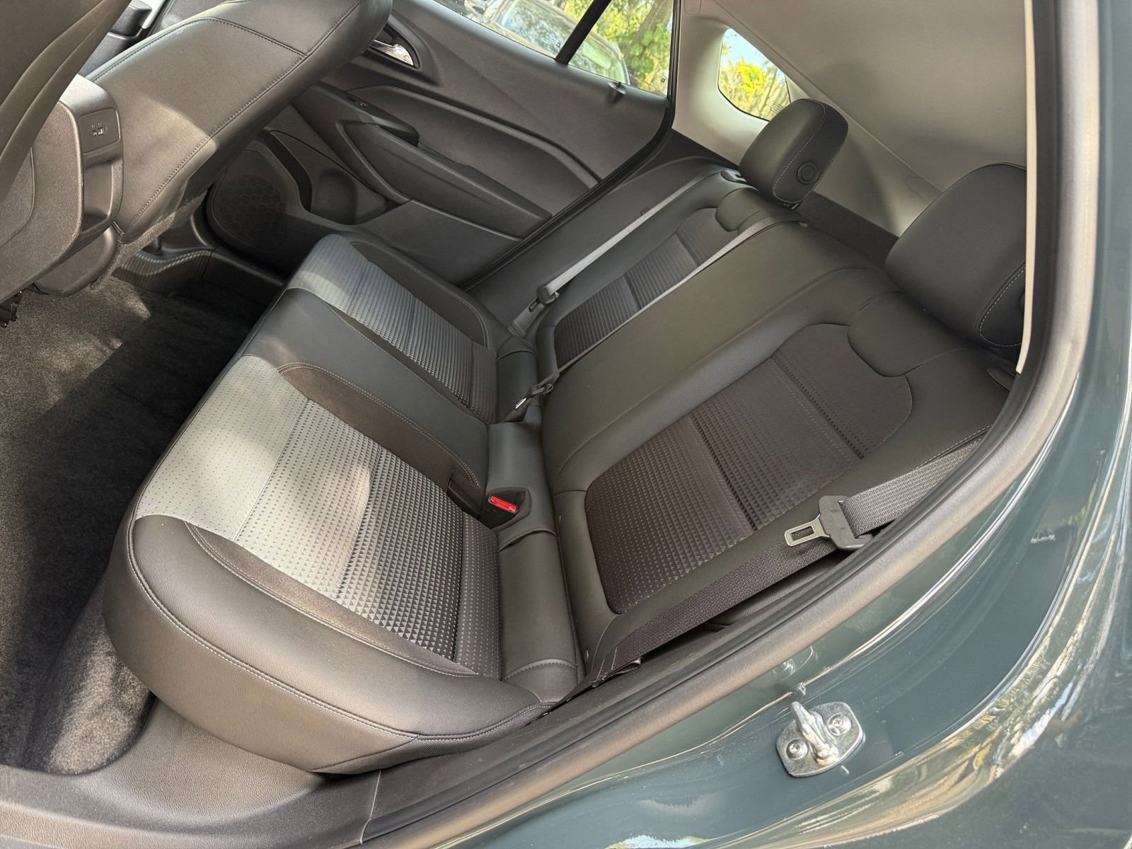 Thumbnail: 2025 Chevrolet Trax - 21