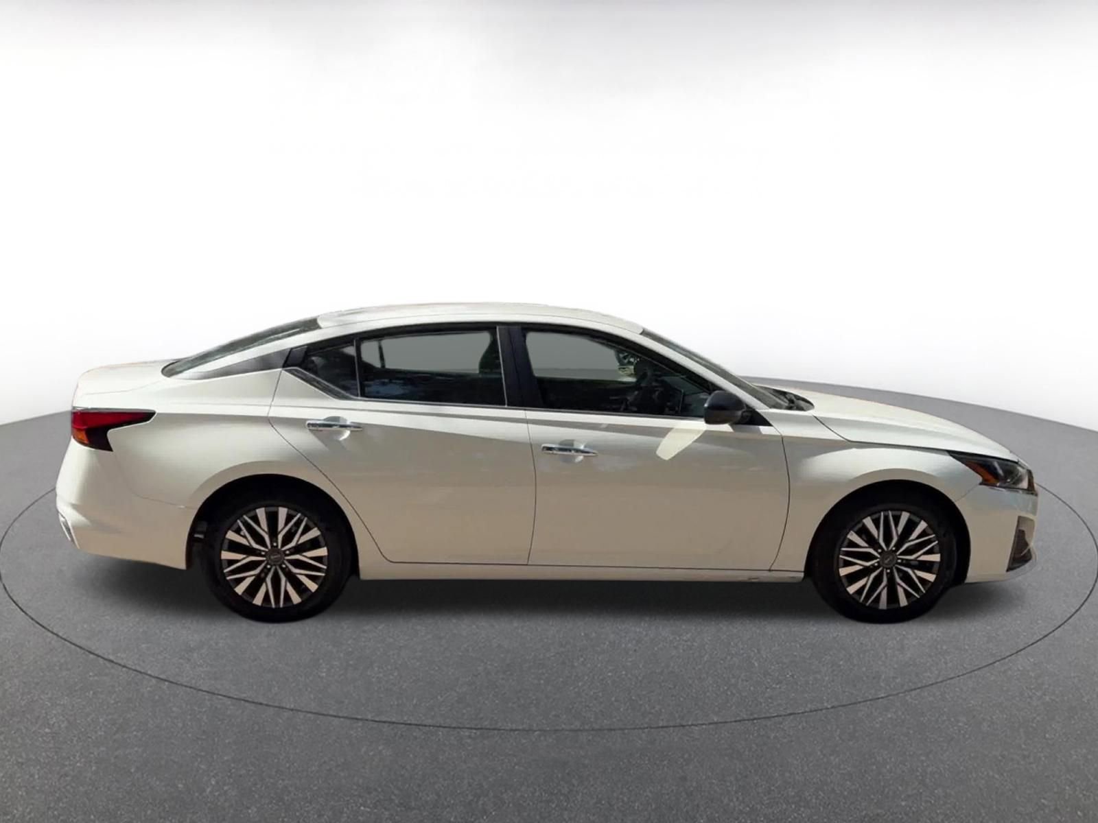 Thumbnail: 2025 Nissan Altima - 16