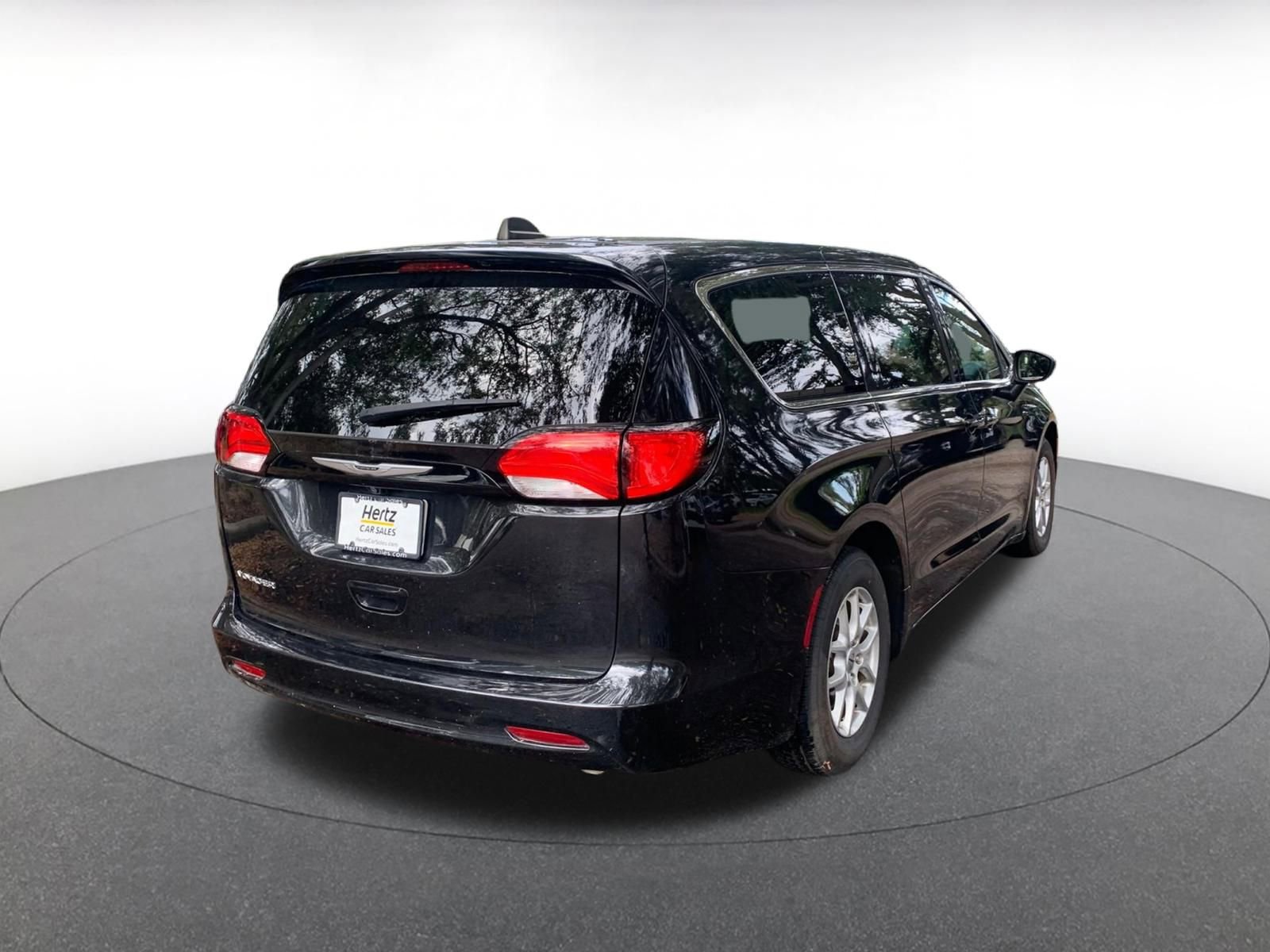 Thumbnail: 2023 Chrysler Voyager - 7