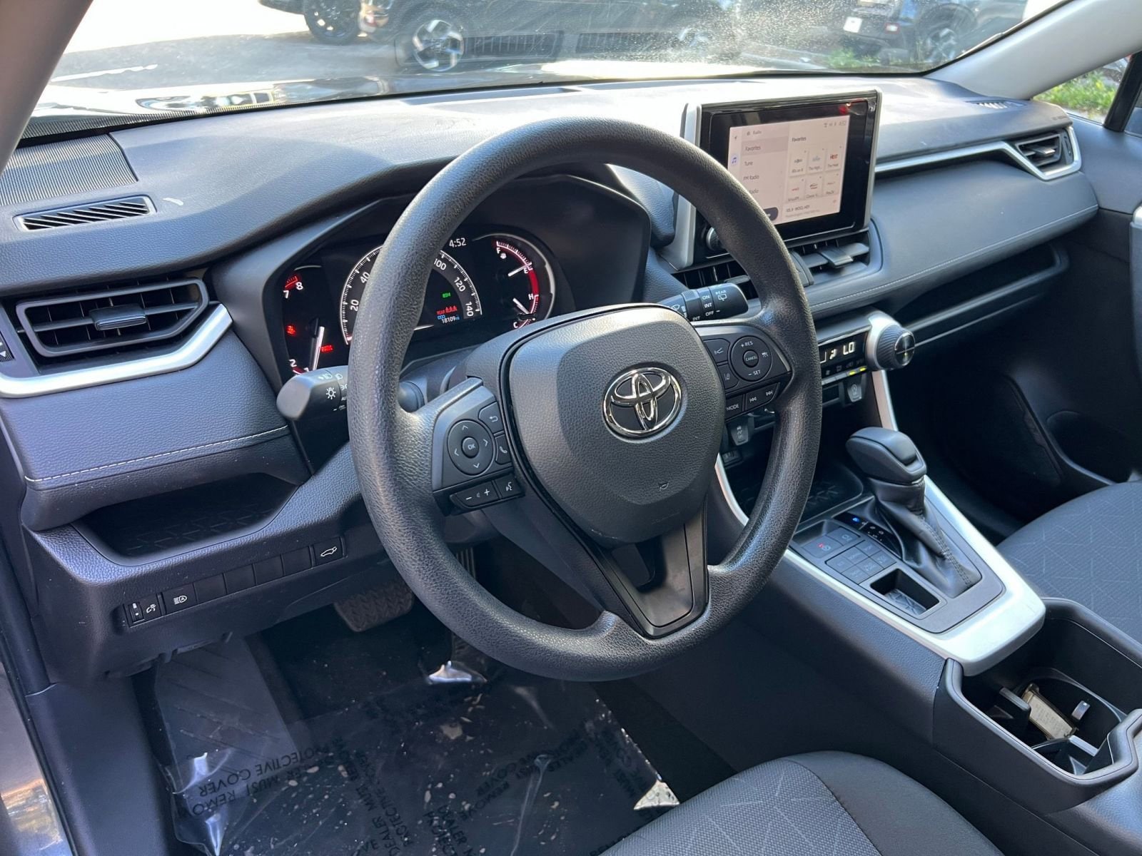 Thumbnail: 2025 Toyota RAV4 - 29