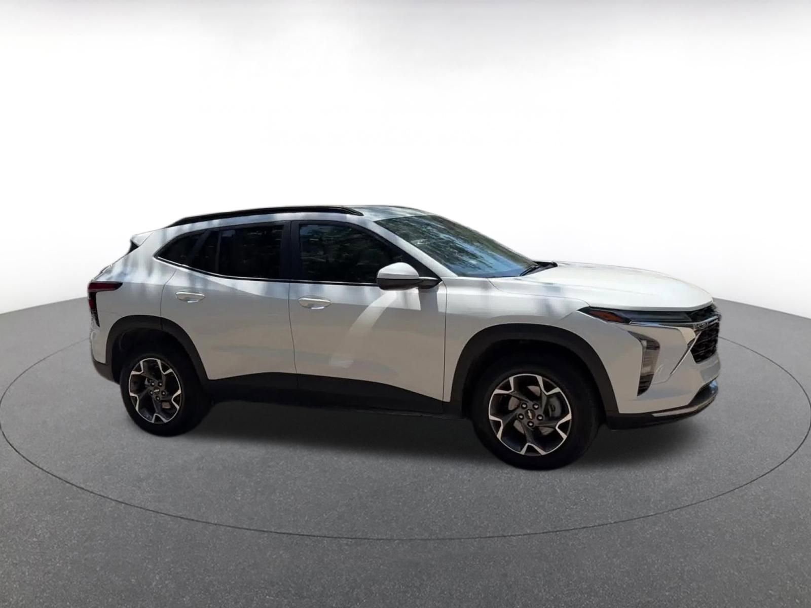 Thumbnail: 2025 Chevrolet Trax - 2