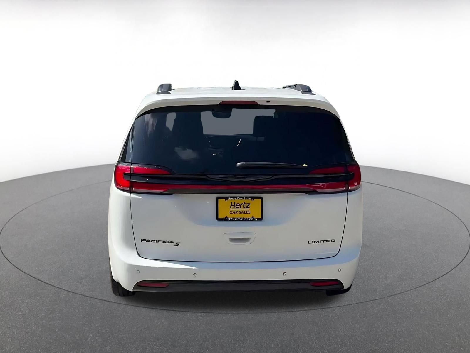 Thumbnail: 2025 Chrysler Pacifica - 10