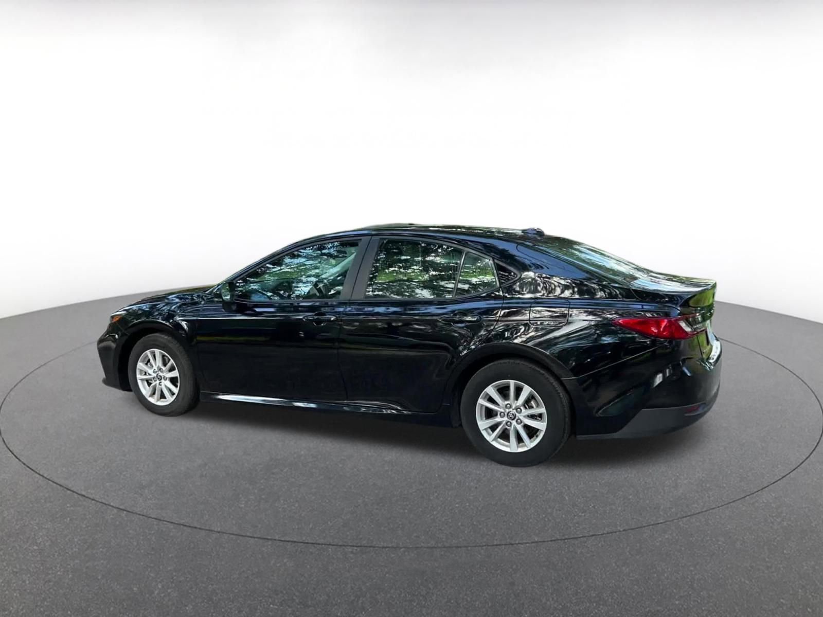 Thumbnail: 2025 Toyota Camry - 10