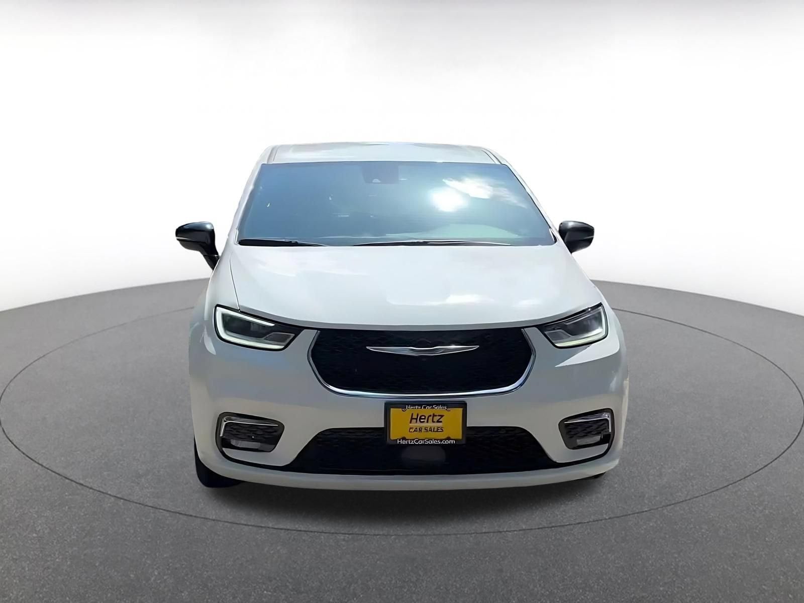 Thumbnail: 2025 Chrysler Pacifica - 4