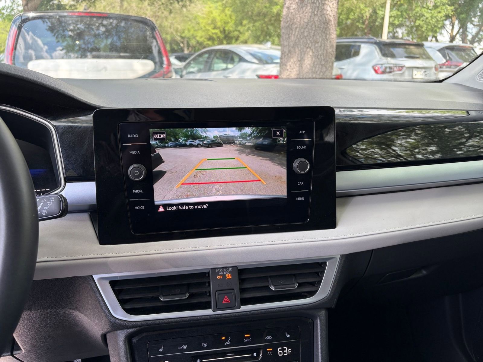 Thumbnail: 2025 Volkswagen Taos - 17