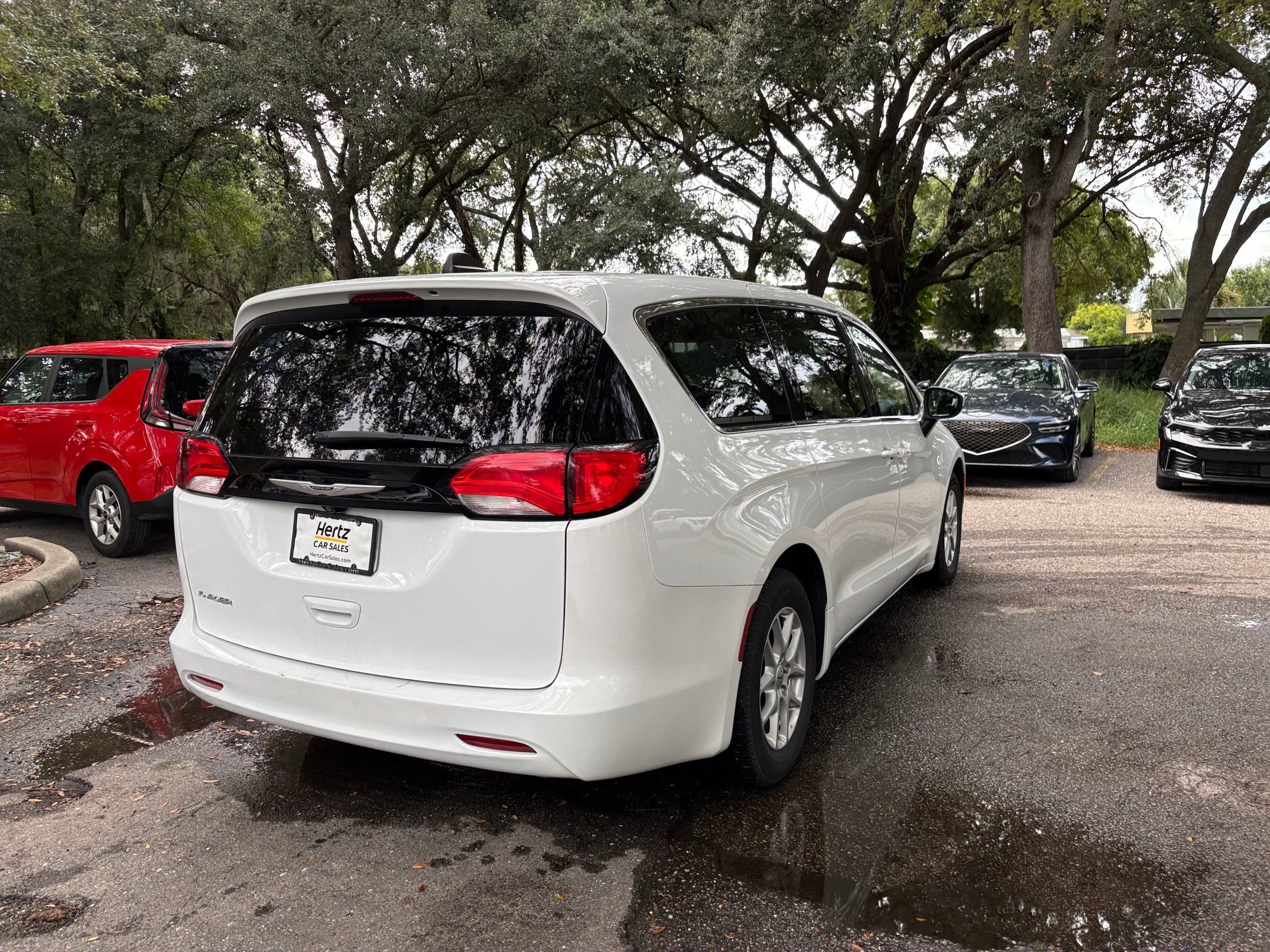 Thumbnail: 2023 Chrysler Voyager - 9
