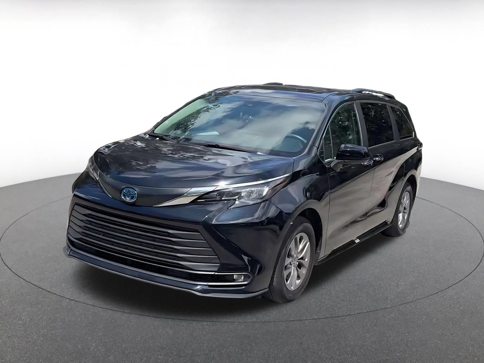 Thumbnail: 2025 Toyota Sienna - 6