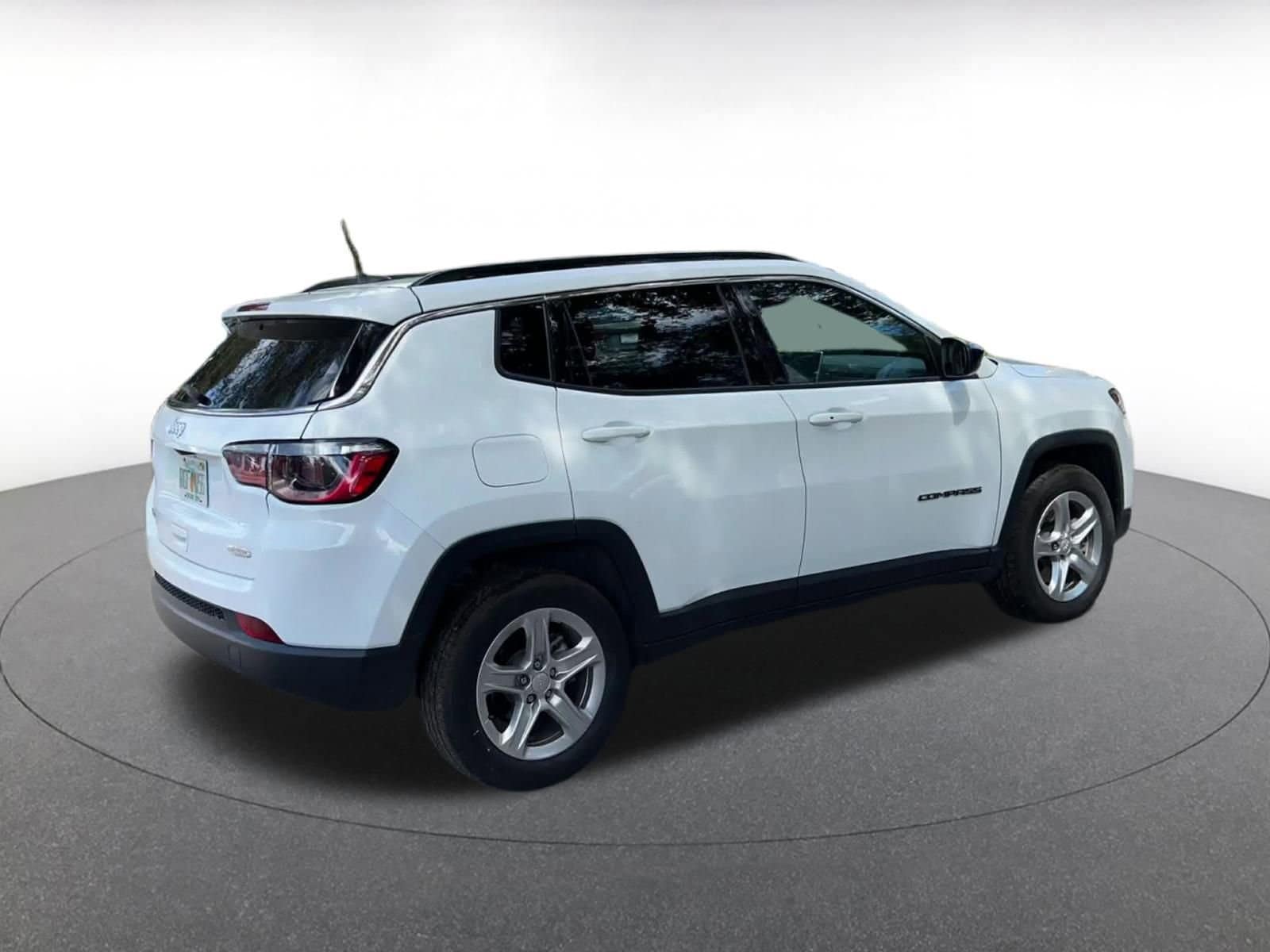 Thumbnail: 2023 Jeep Compass - 15