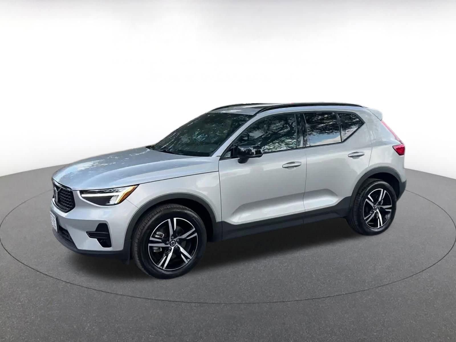 Thumbnail: 2024 Volvo XC40 - 8