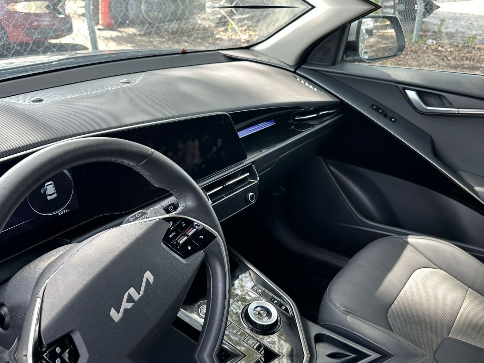 Thumbnail: 2023 Kia Niro - 32