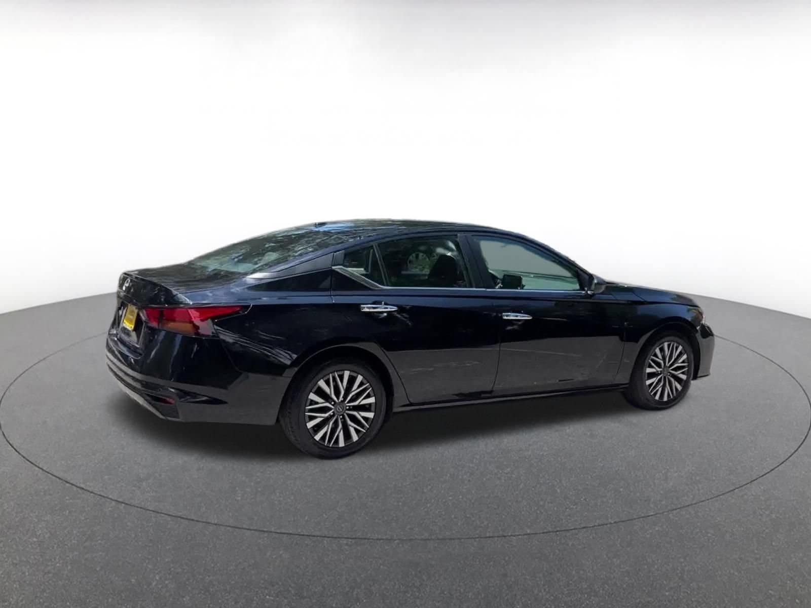 Thumbnail: 2025 Nissan Altima - 15