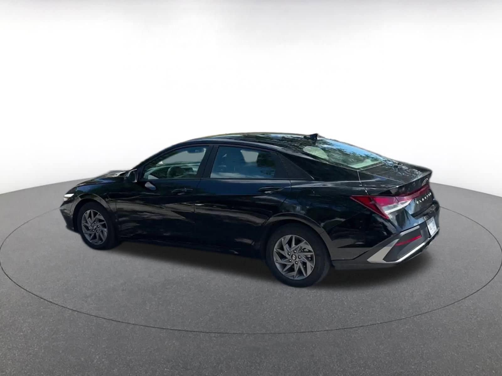Thumbnail: 2024 Hyundai Elantra - 10