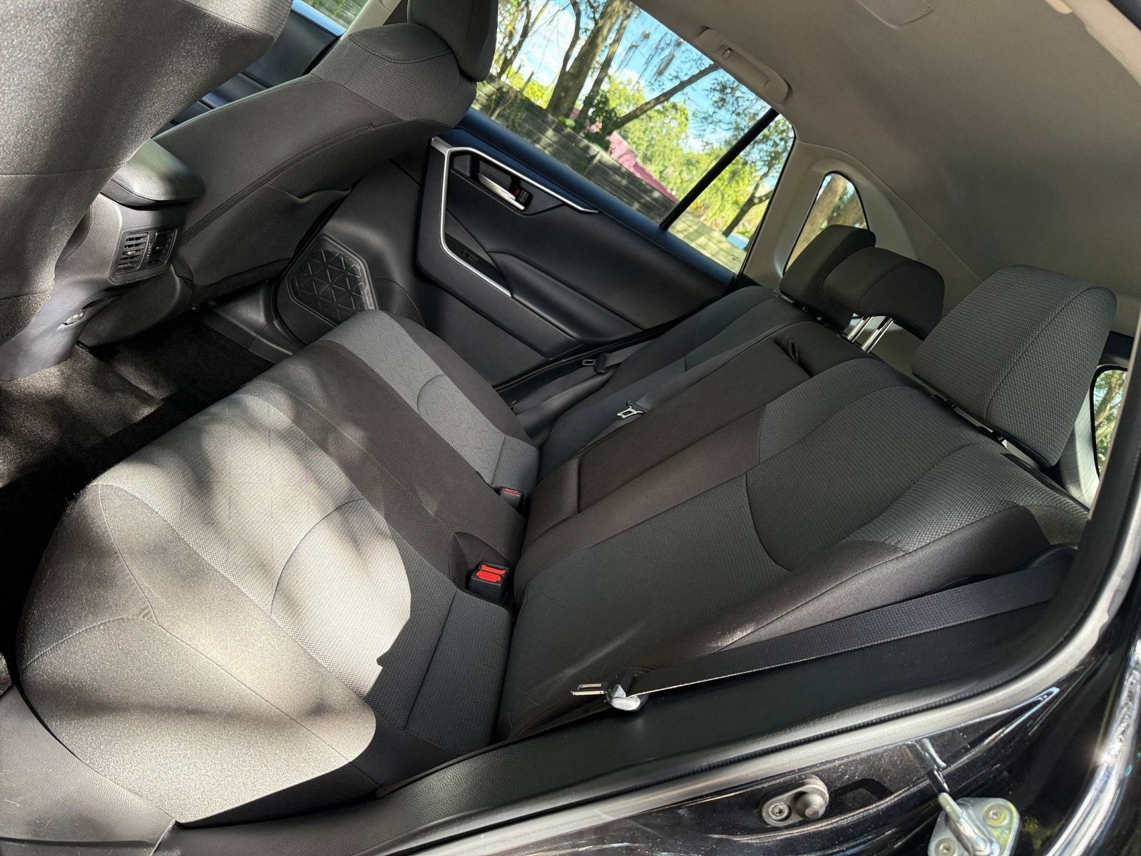 Thumbnail: 2025 Toyota RAV4 - 31