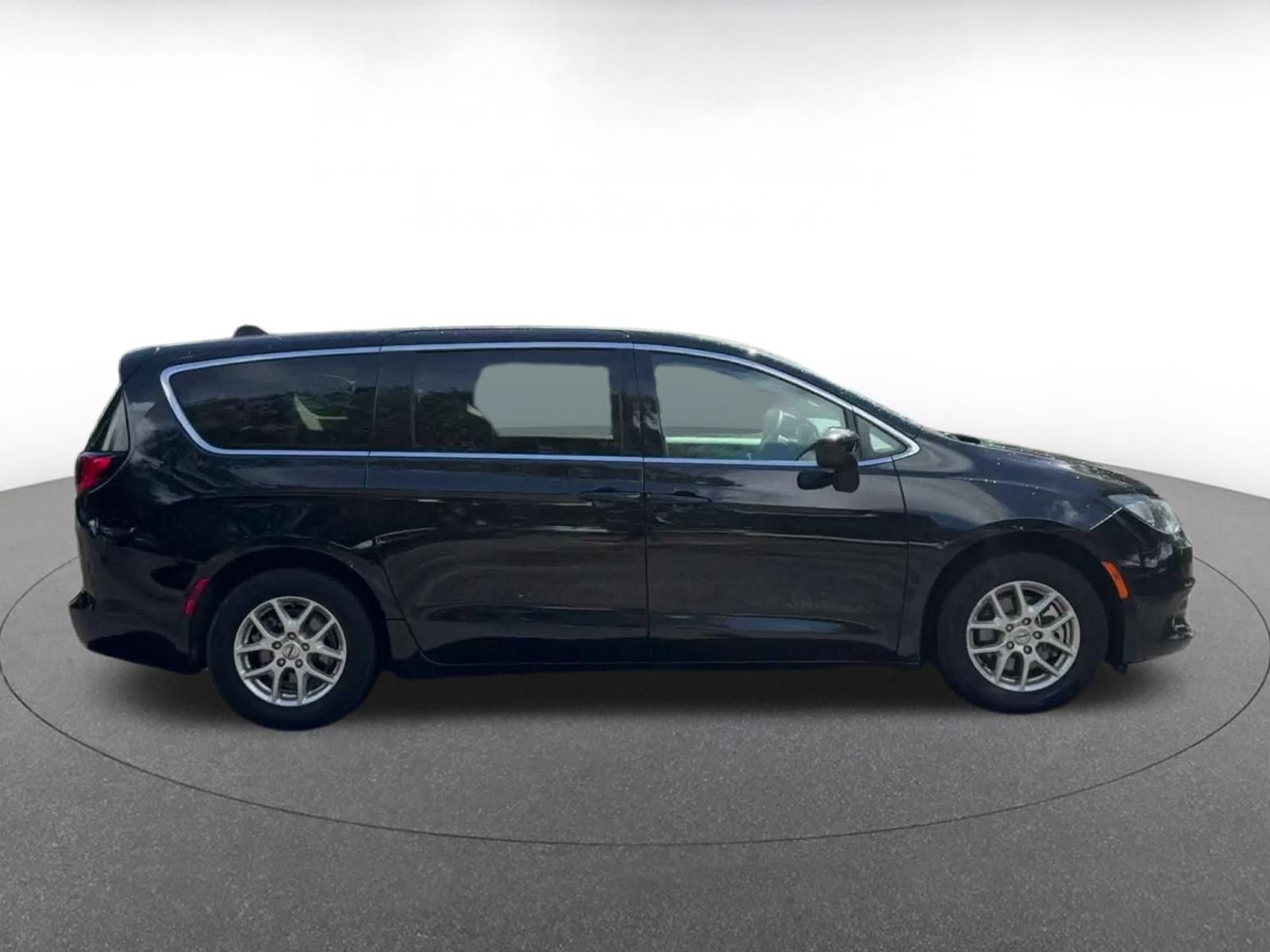 Thumbnail: 2024 Chrysler Voyager - 15