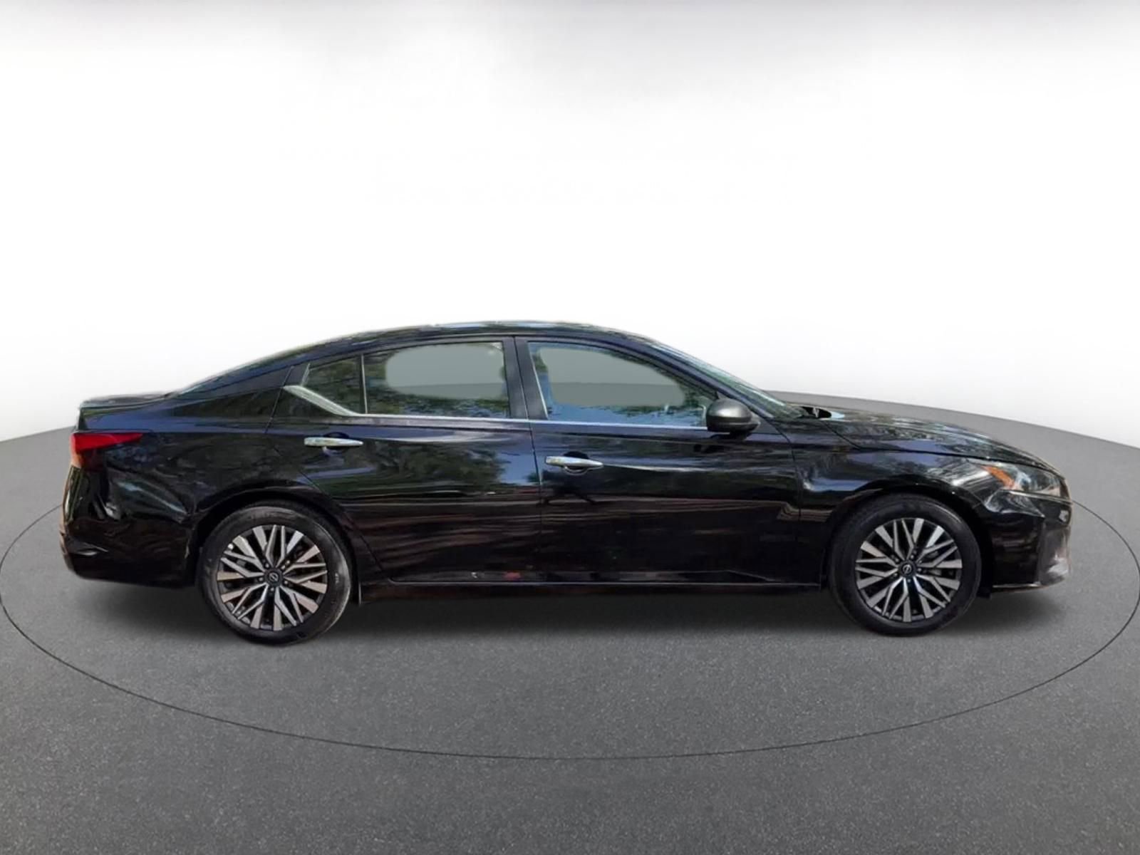 Thumbnail: 2025 Nissan Altima - 17