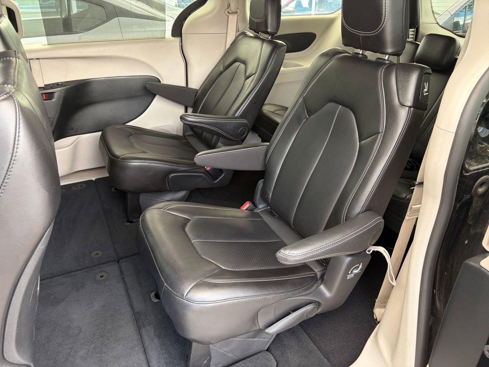 Thumbnail: 2024 Chrysler Pacifica - 28