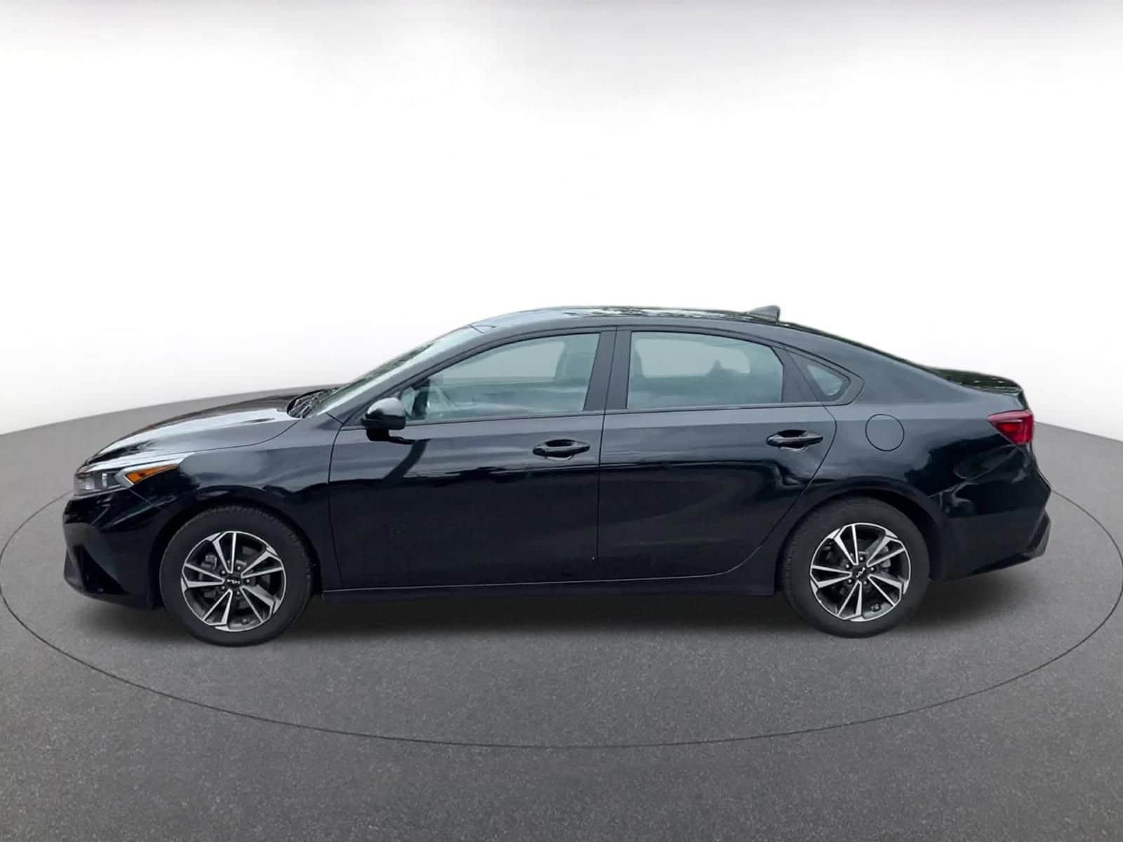 Thumbnail: 2024 Kia Forte - 9