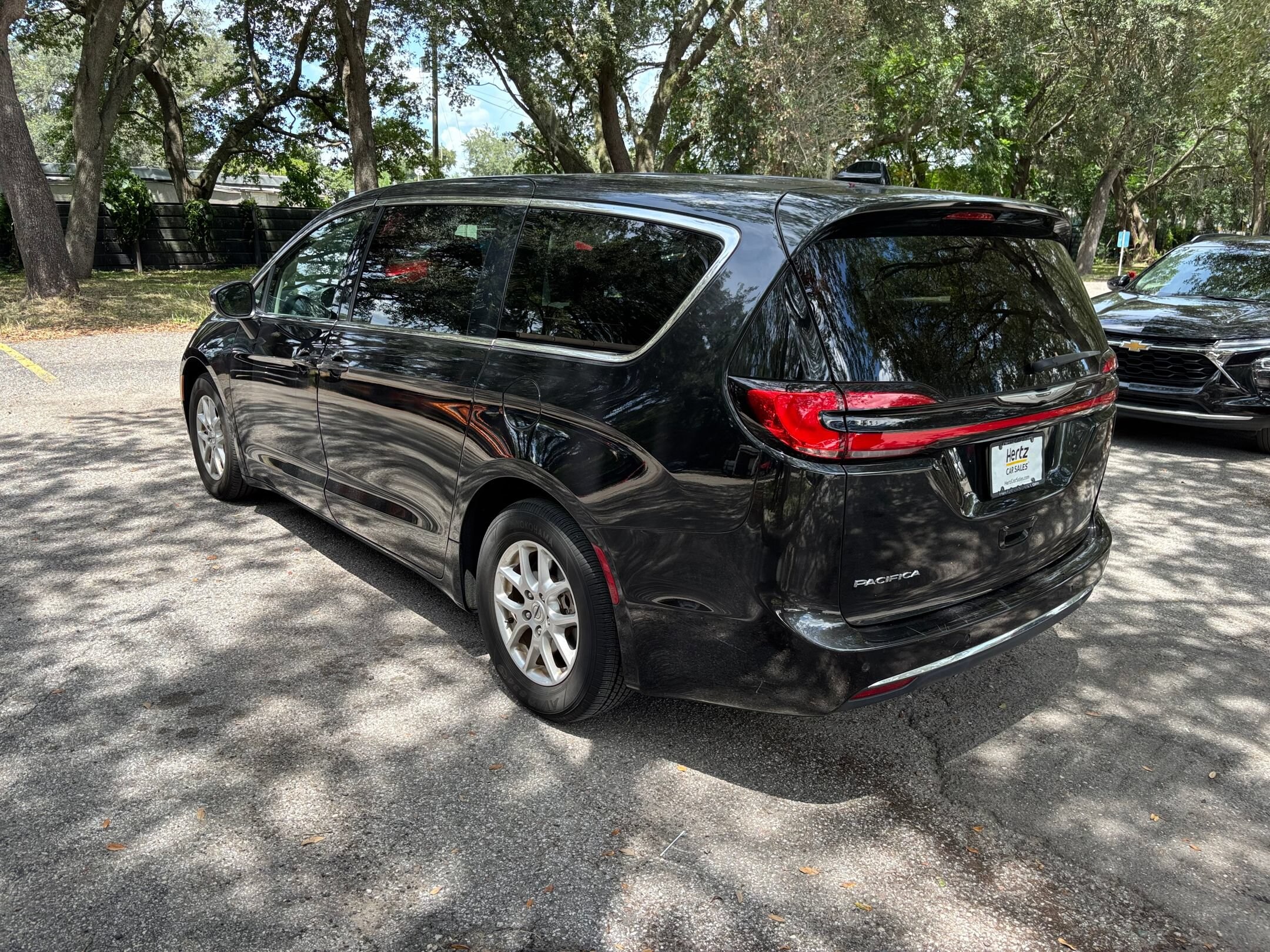 Thumbnail: 2023 Chrysler Pacifica - 17
