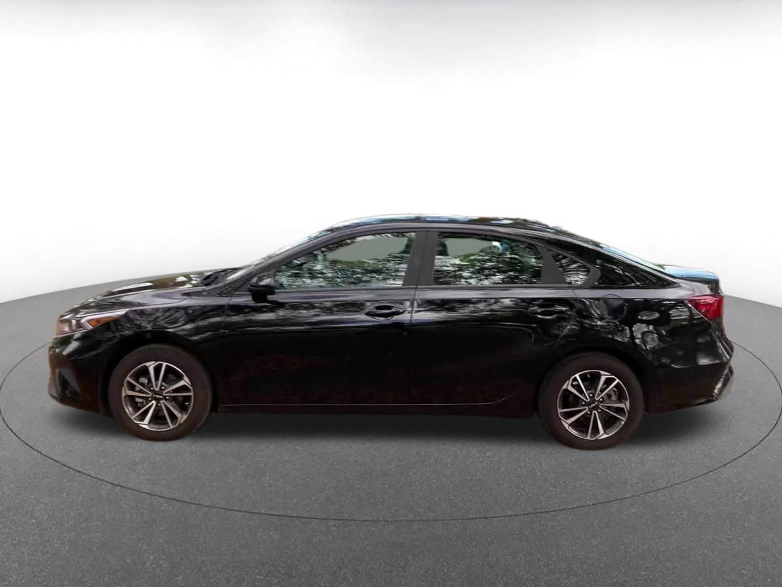Thumbnail: 2024 Kia Forte - 9