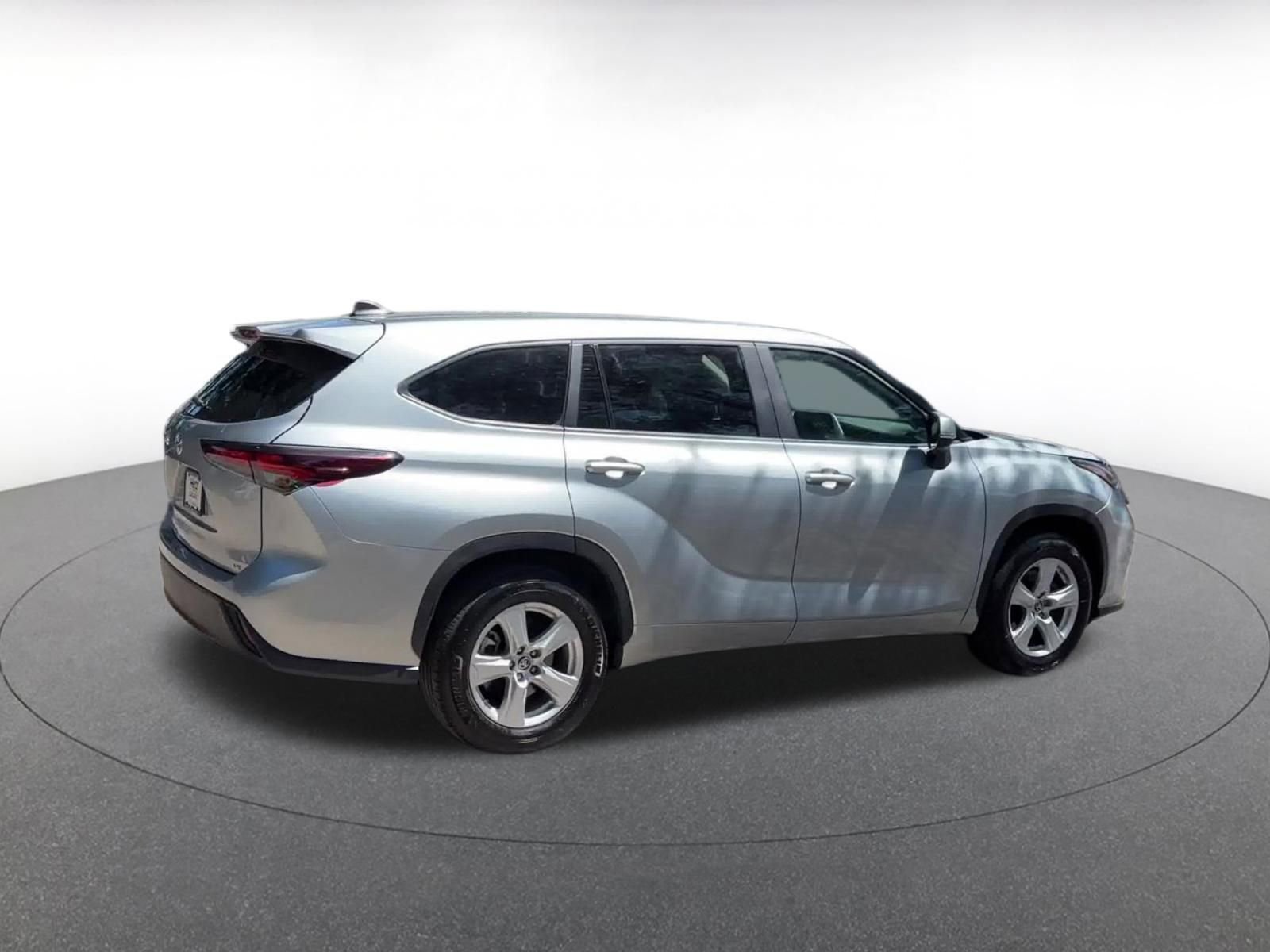 Thumbnail: 2025 Toyota Highlander - 15
