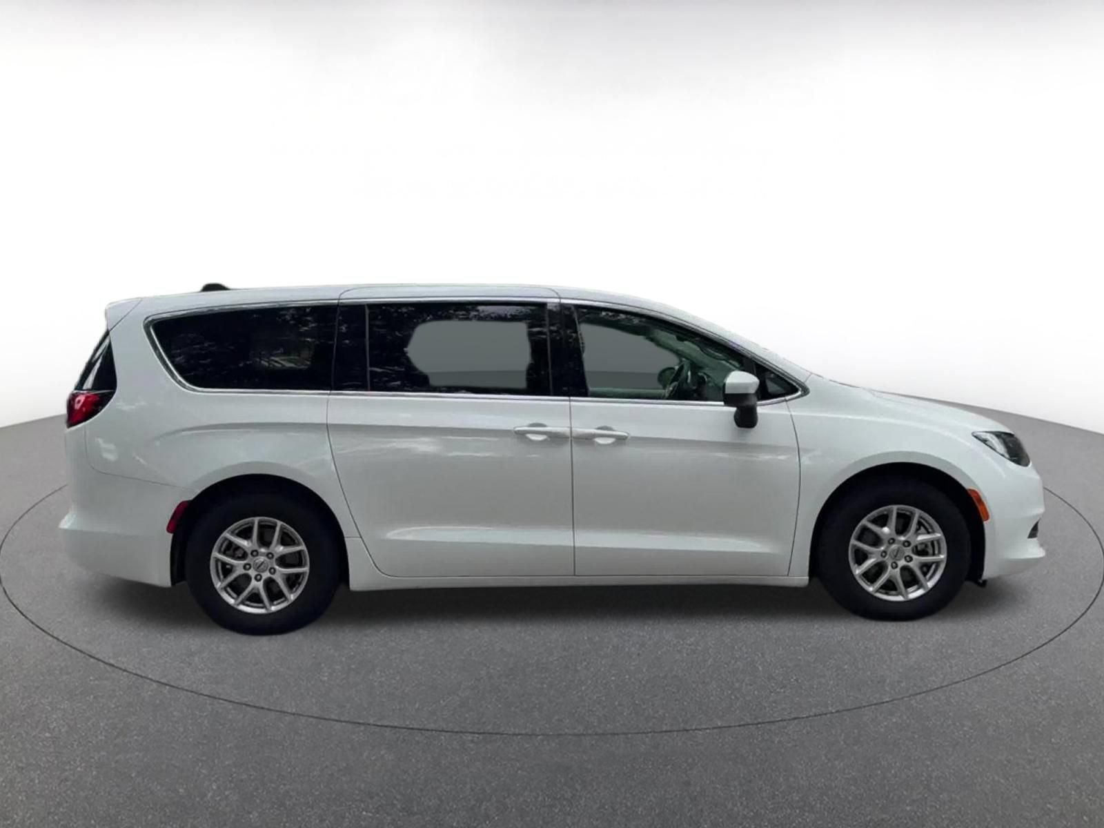 Thumbnail: 2023 Chrysler Voyager - 16