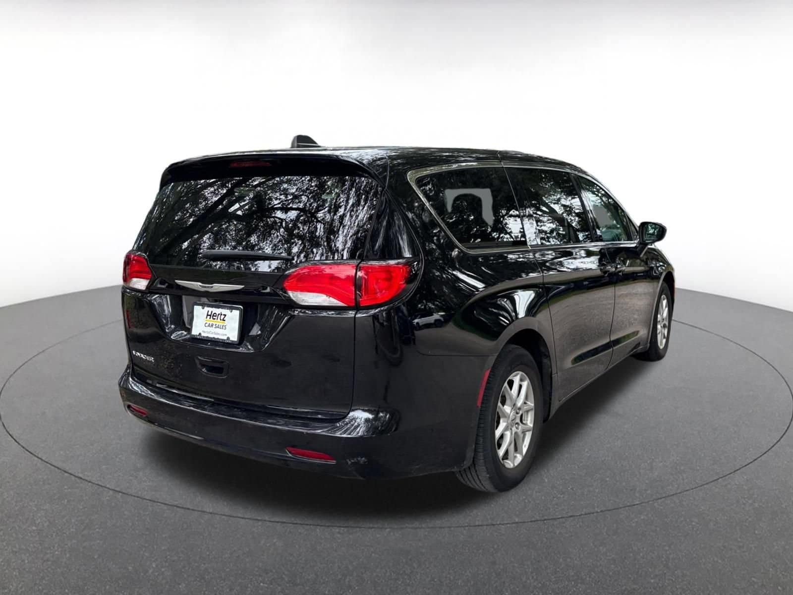 Thumbnail: 2024 Chrysler Voyager - 8