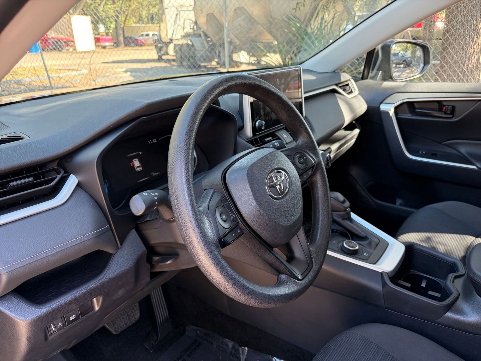 Thumbnail: 2025 Toyota RAV4 - 28