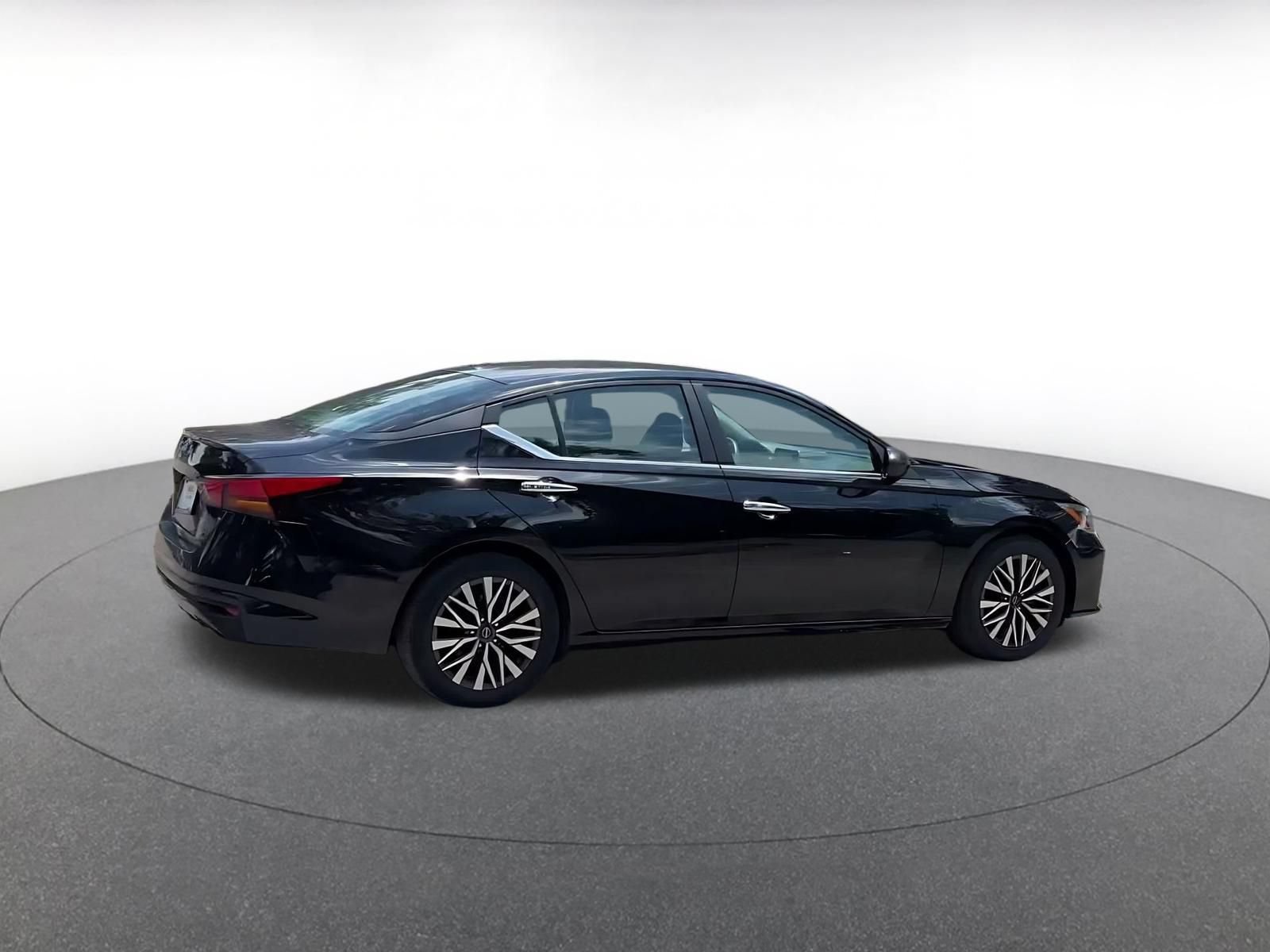 Thumbnail: 2025 Nissan Altima - 12