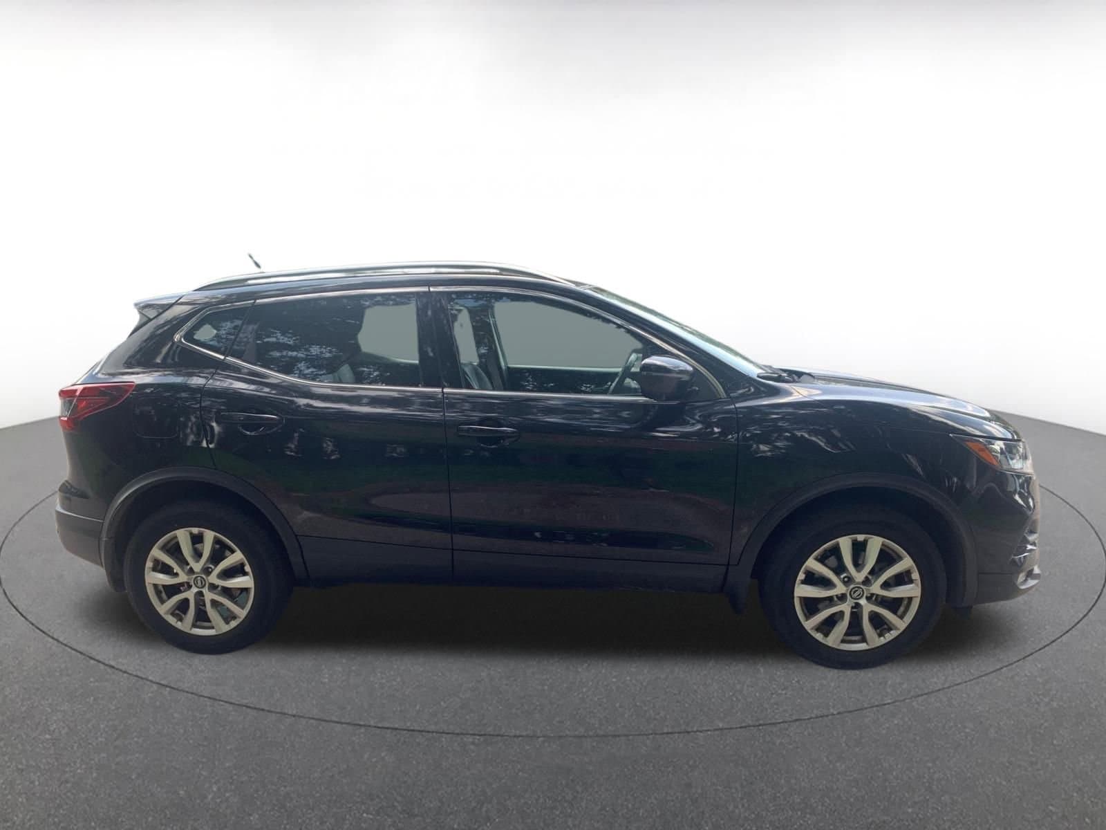 2022 Nissan Rogue Sport SV 8