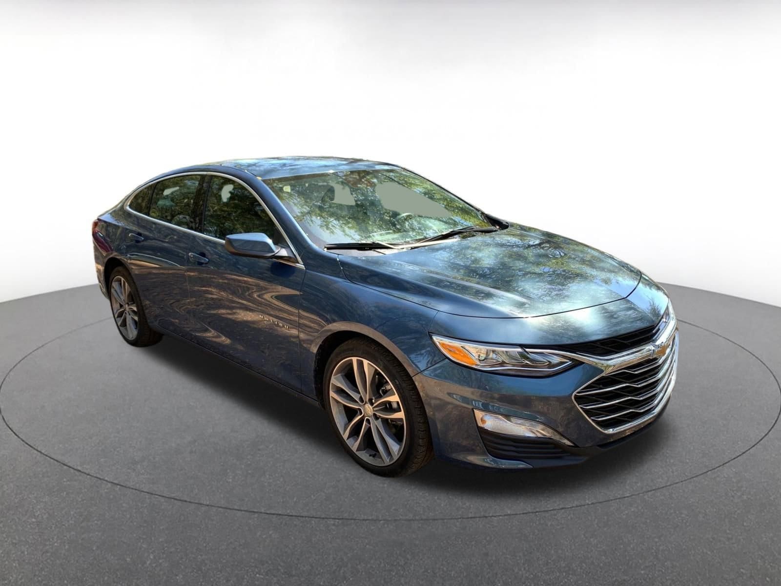 2024 Chevrolet Malibu LT Hero Image