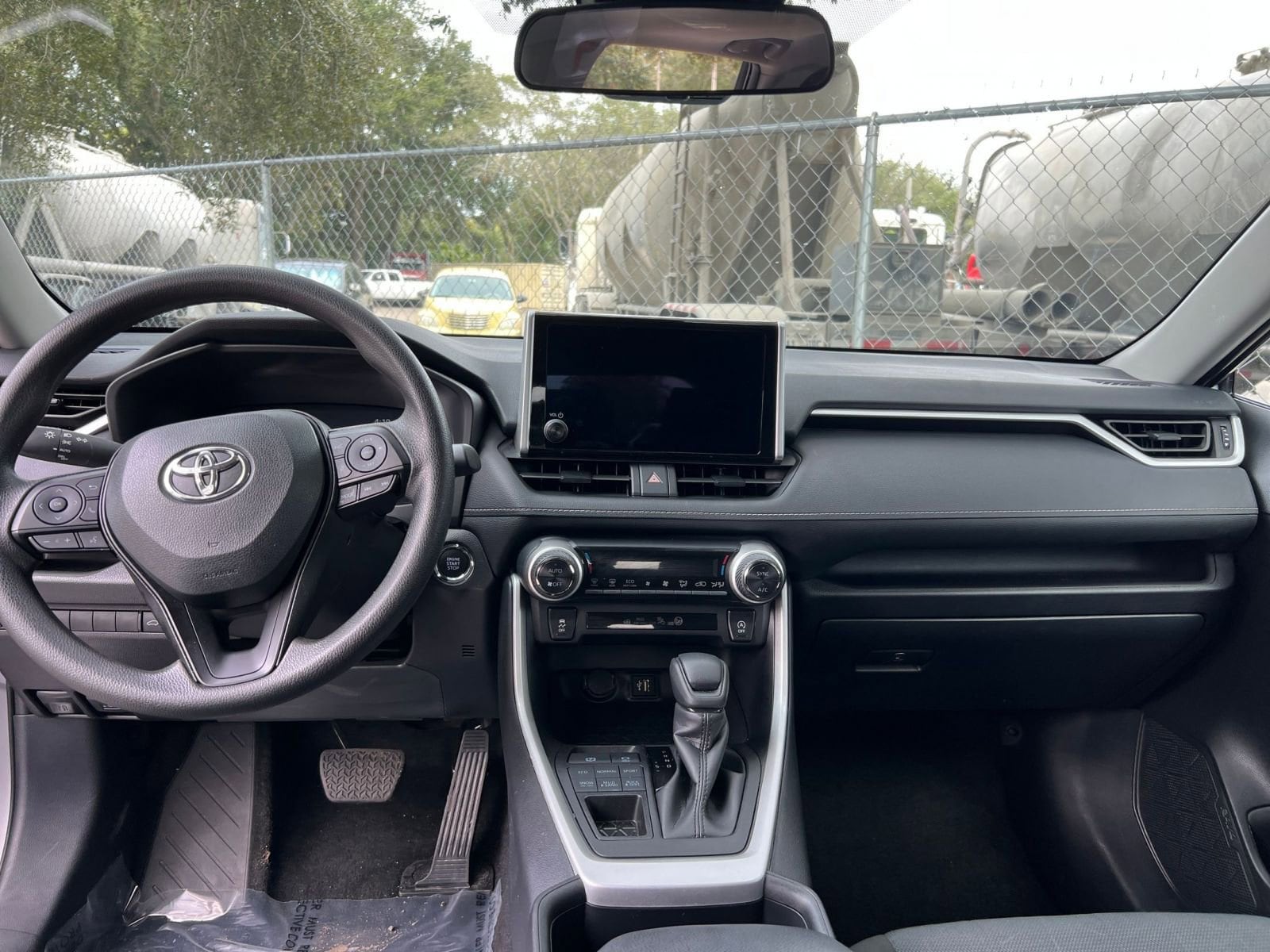 Thumbnail: 2025 Toyota RAV4 - 27