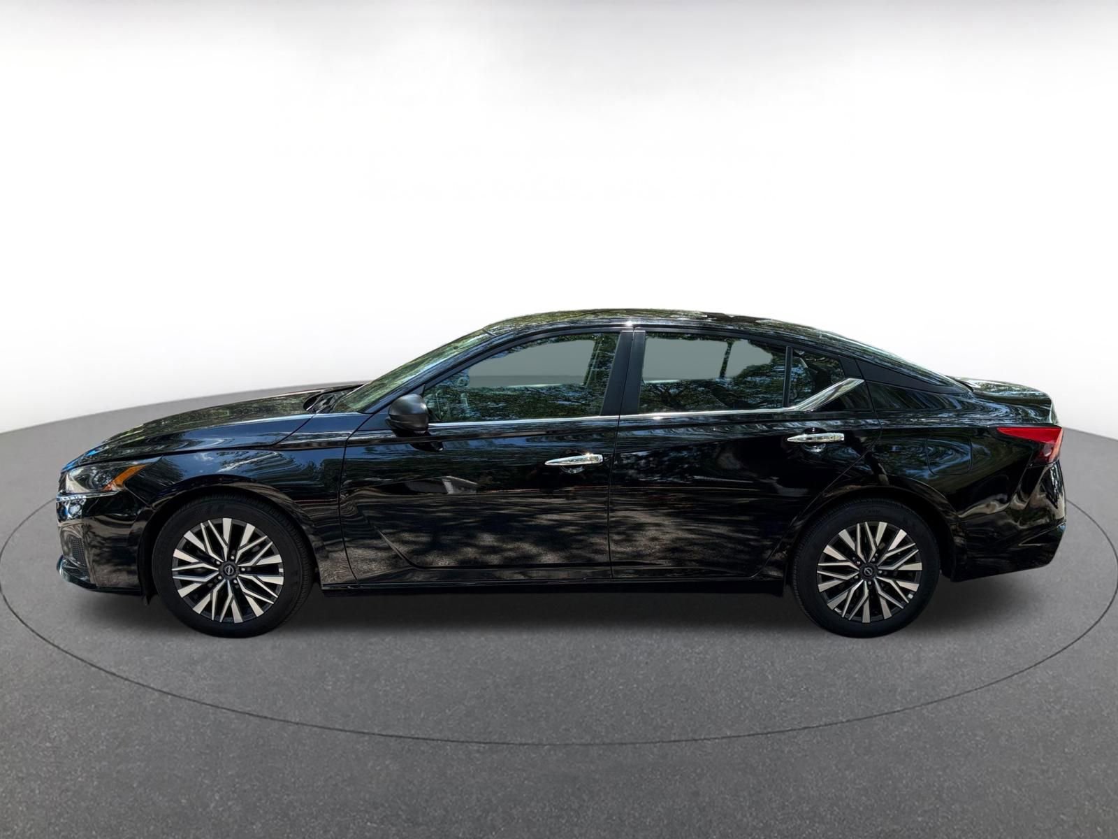 Thumbnail: 2025 Nissan Altima - 12