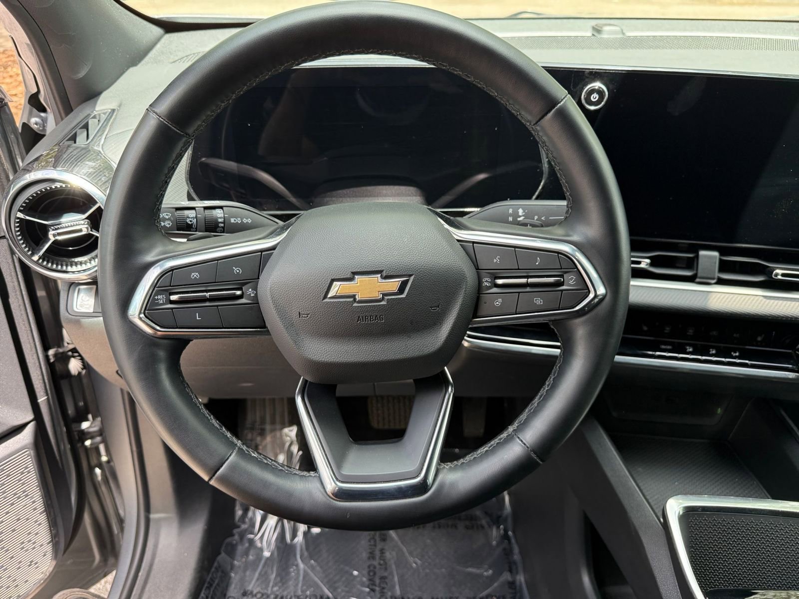 Thumbnail: 2025 Chevrolet Equinox - 25