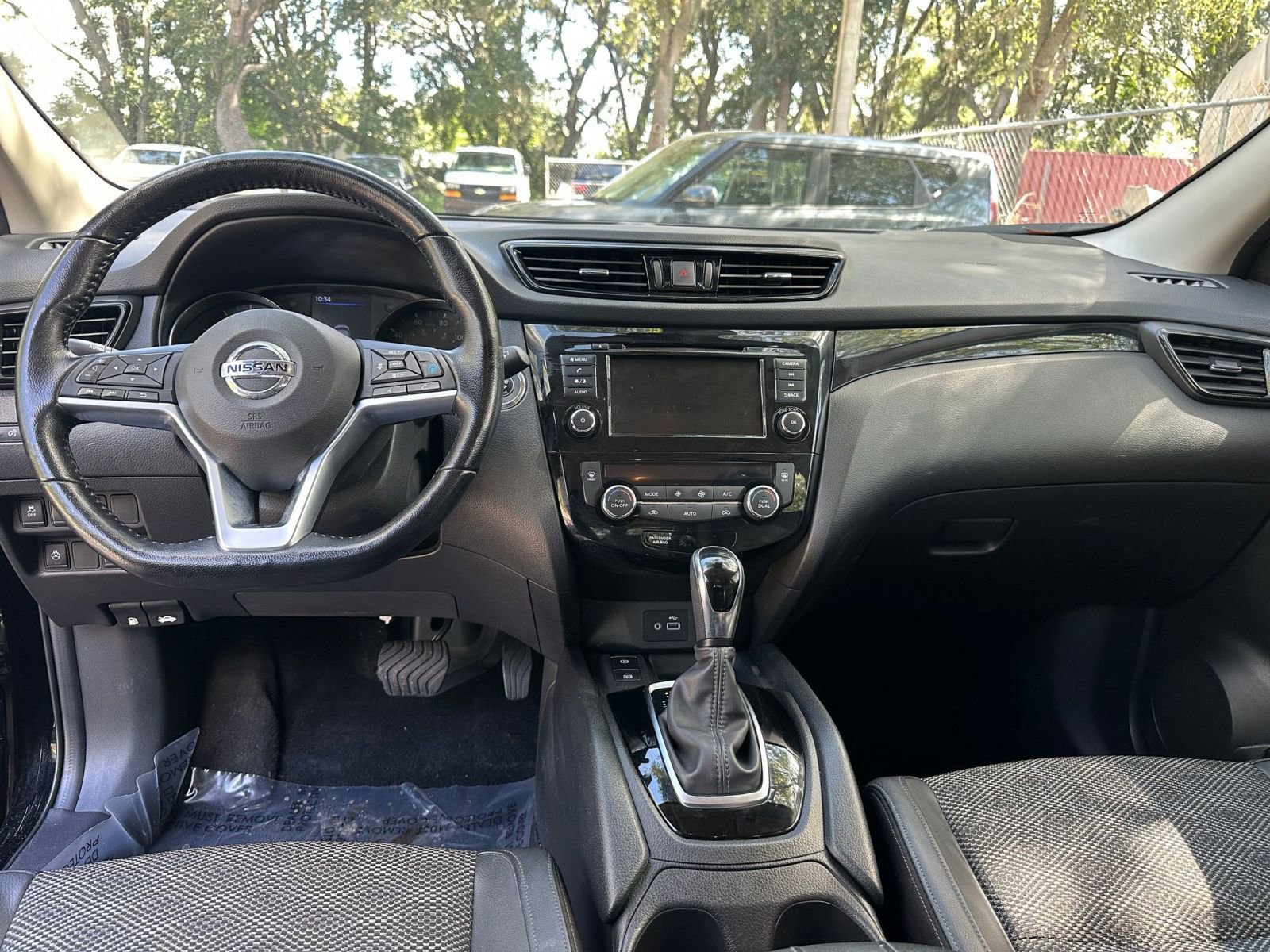 2022 Nissan Rogue Sport SV 27