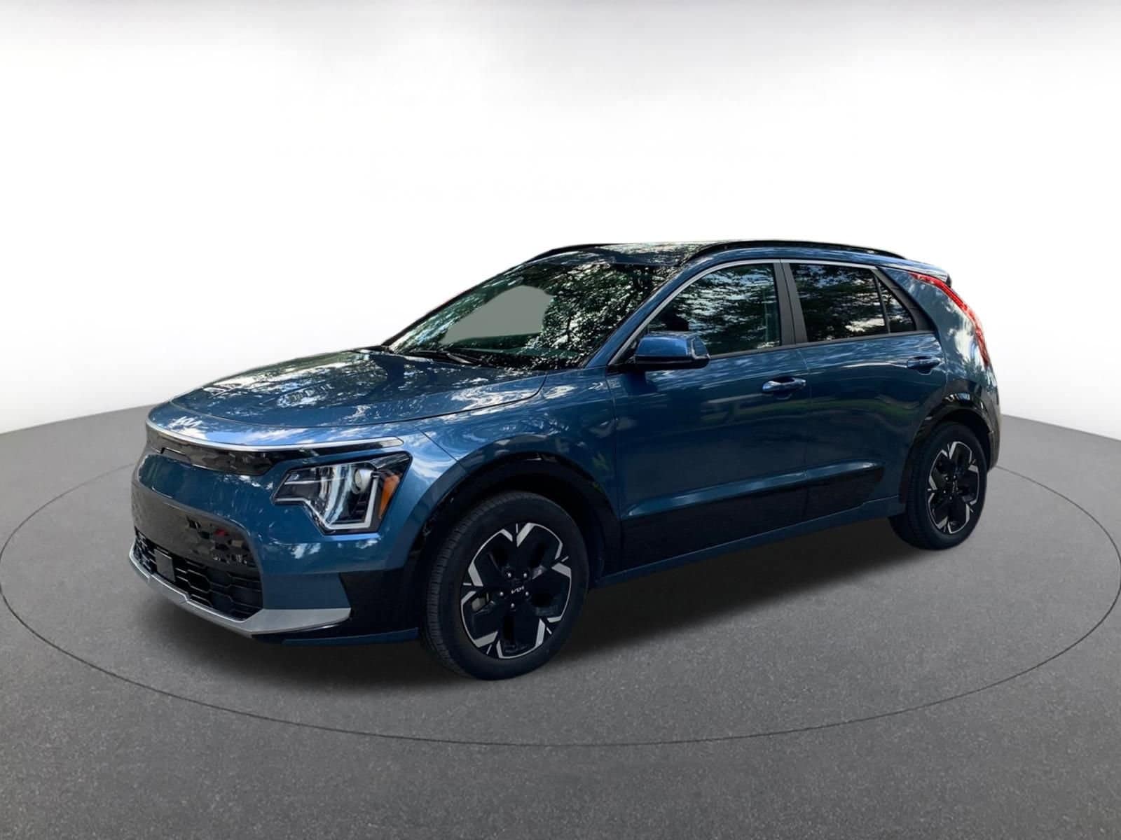 Thumbnail: 2023 Kia Niro - 3