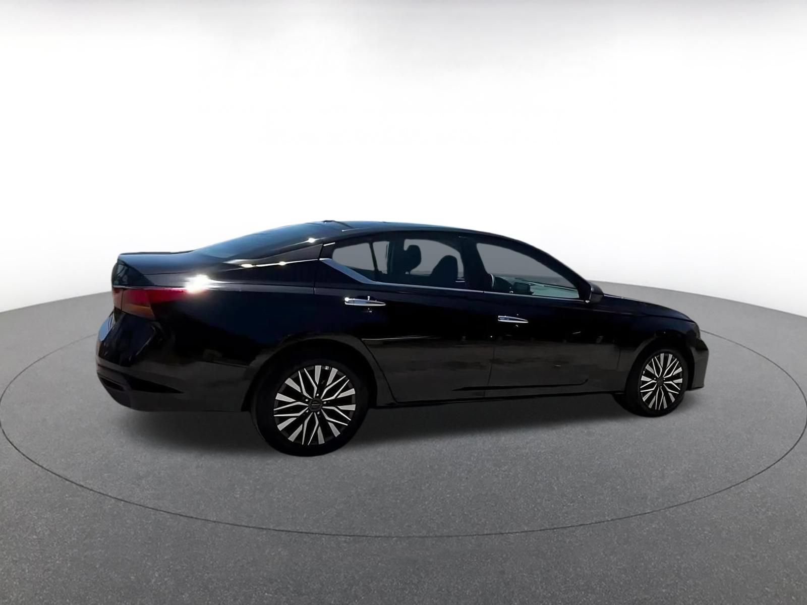 Thumbnail: 2025 Nissan Altima - 15