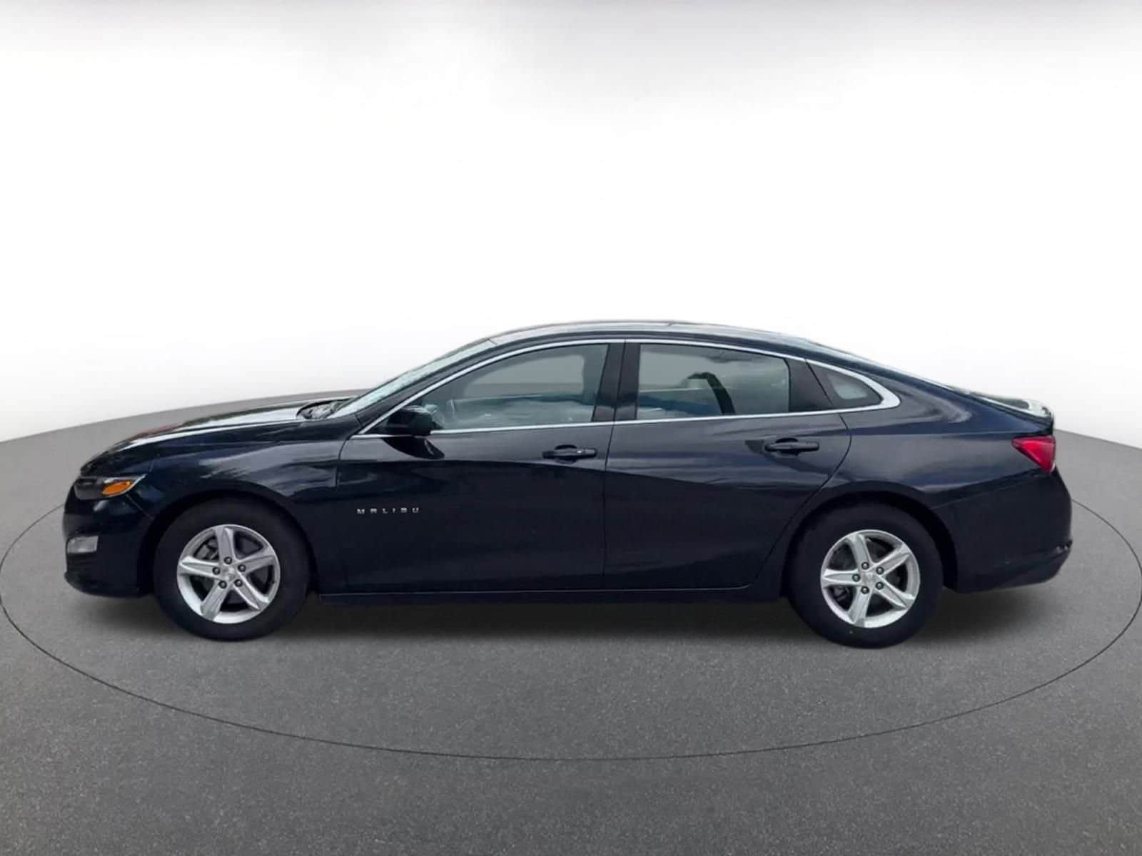 Thumbnail: 2023 Chevrolet Malibu - 9