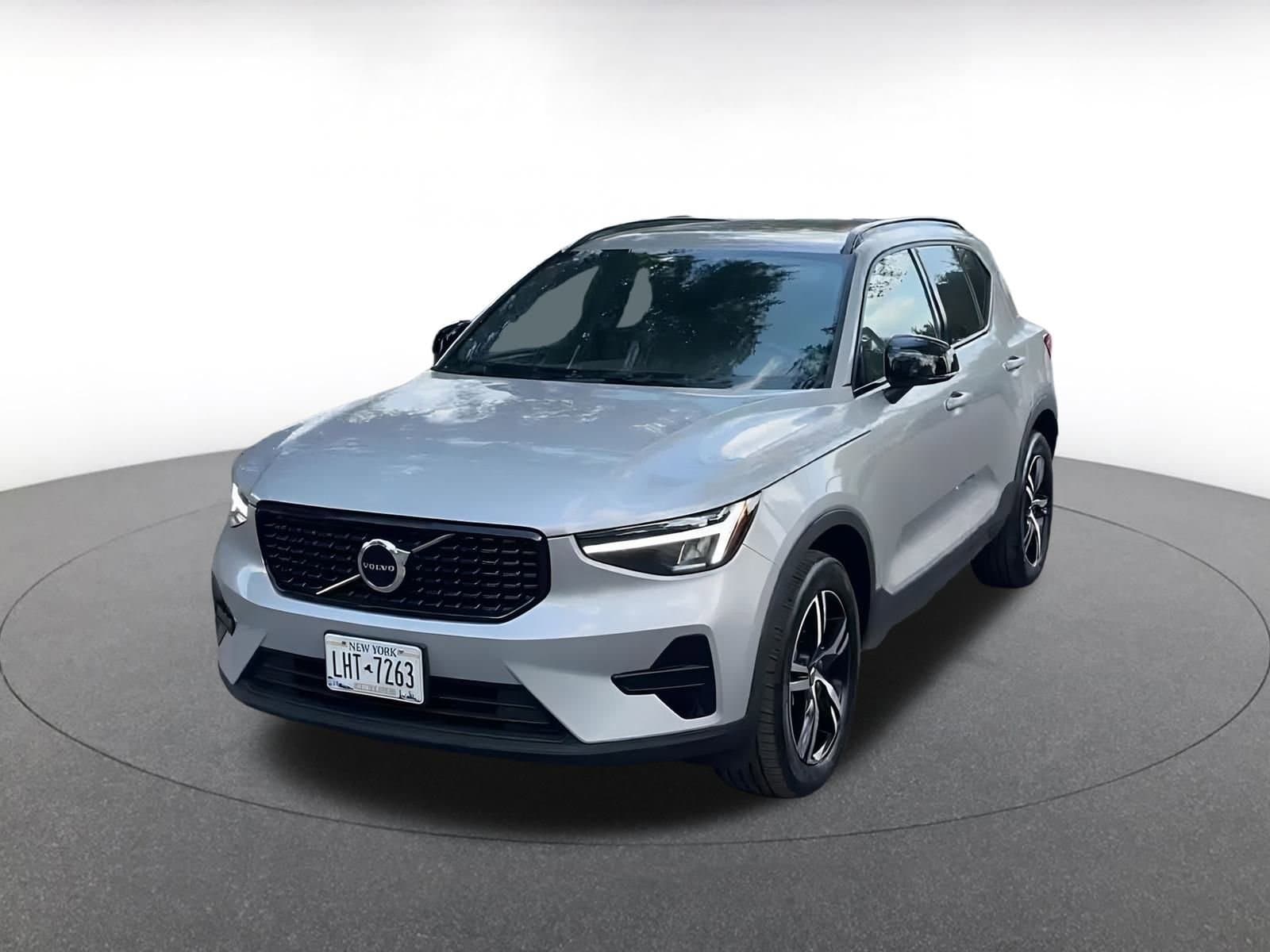 Thumbnail: 2024 Volvo XC40 - 7