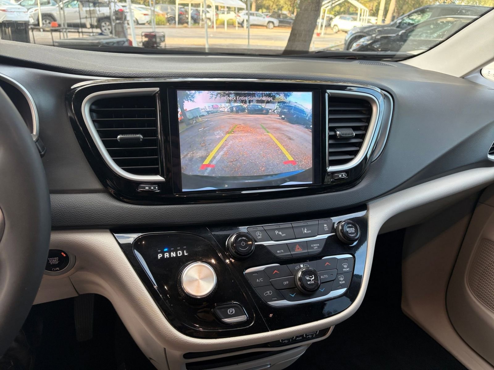 Thumbnail: 2024 Chrysler Pacifica - 17