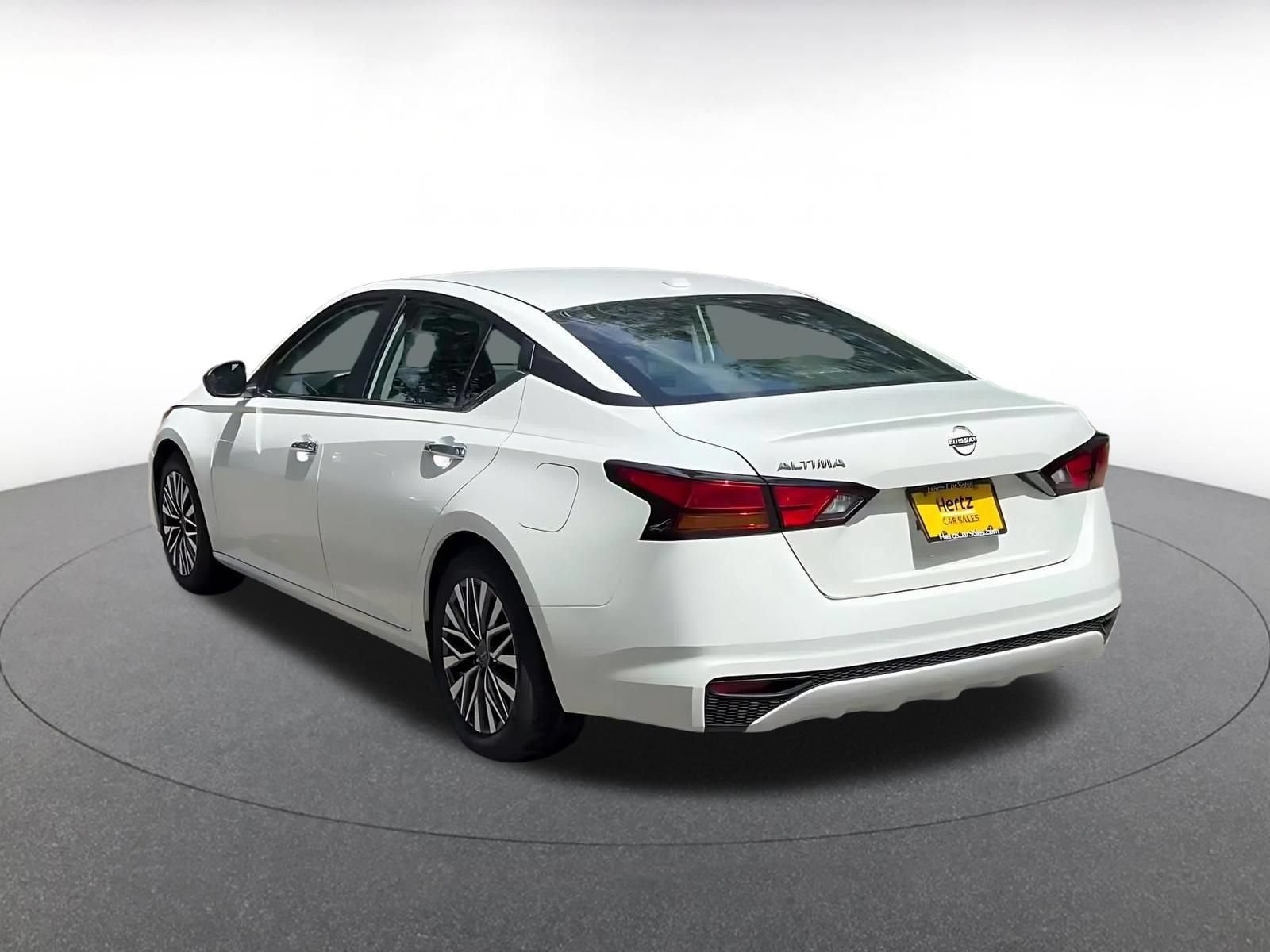 Thumbnail: 2025 Nissan Altima - 9