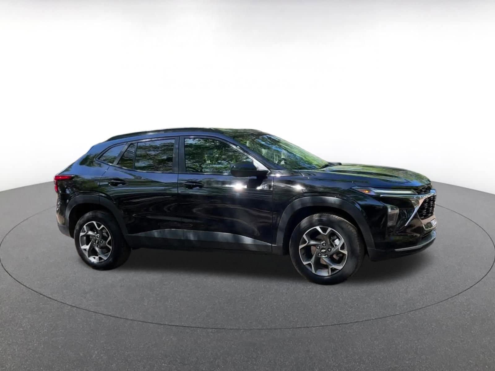 Thumbnail: 2025 Chevrolet Trax - 2