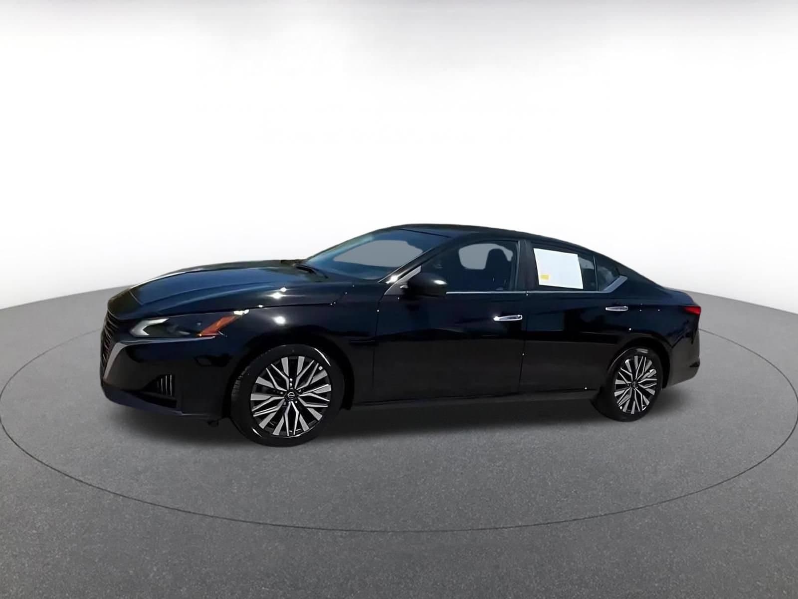 Thumbnail: 2025 Nissan Altima - 8