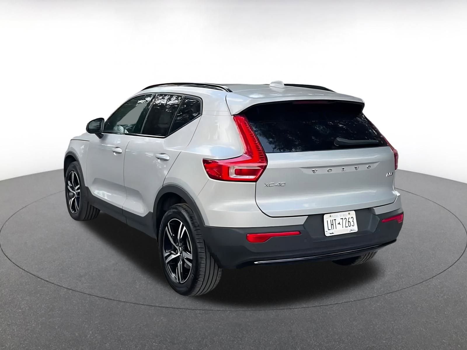 Thumbnail: 2024 Volvo XC40 - 11