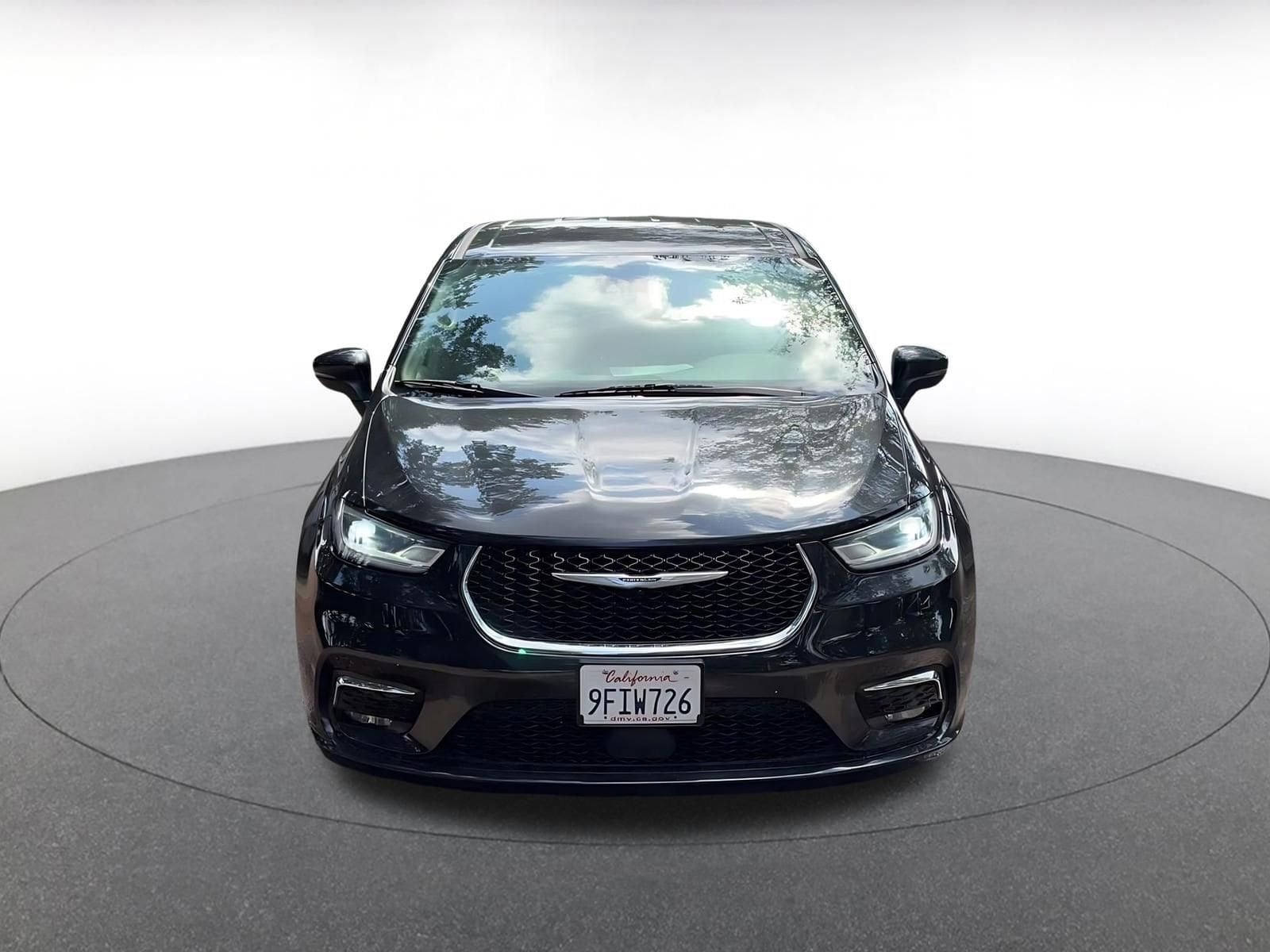 Thumbnail: 2023 Chrysler Pacifica - 4